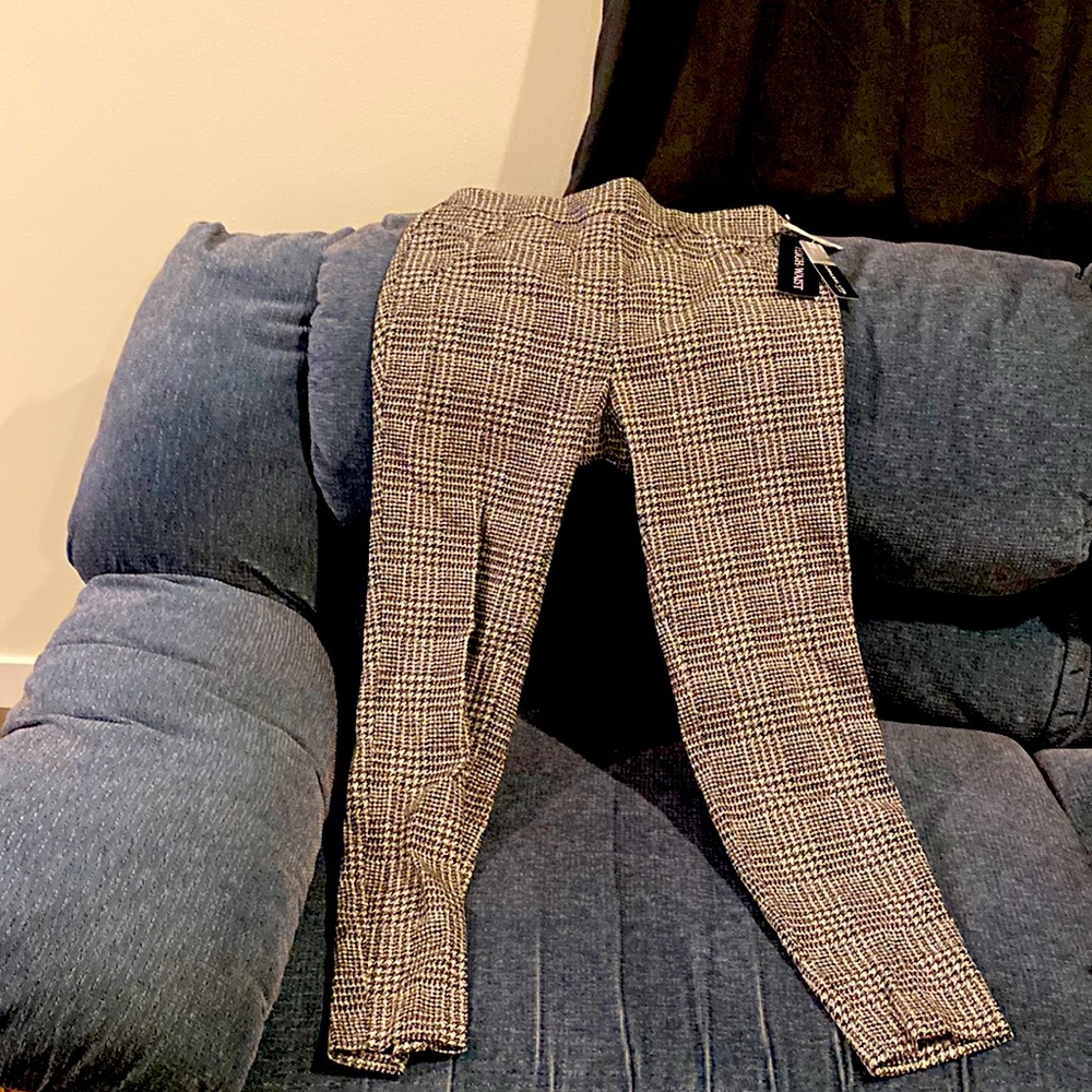 Brand new, nice small hounds tooth print slacks.